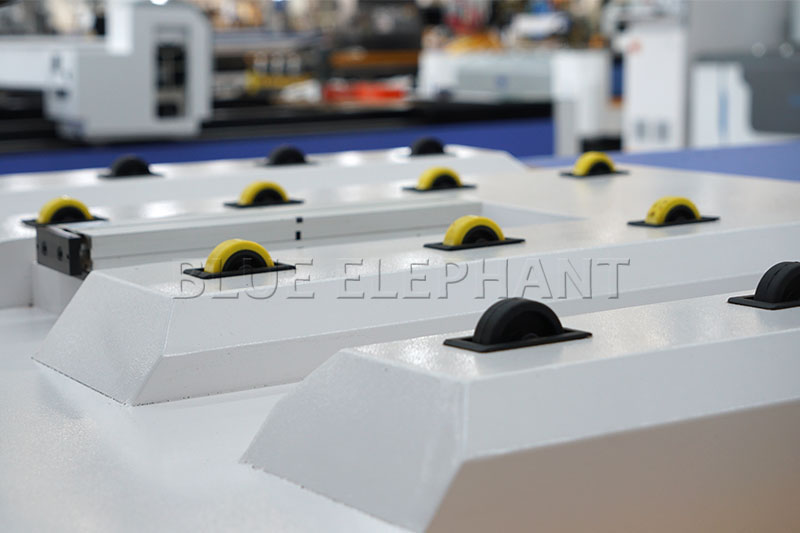 四工序開料機(jī)帶自動上下料平臺