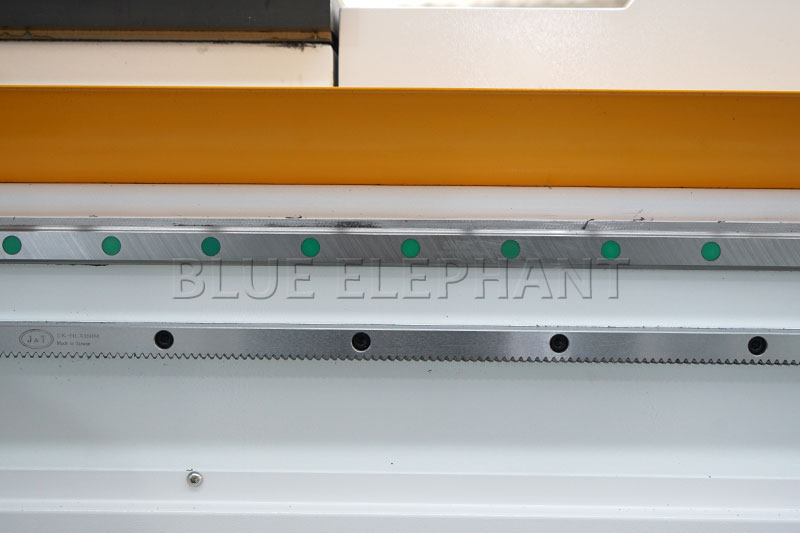 四工序開料機(jī)帶自動上下料平臺